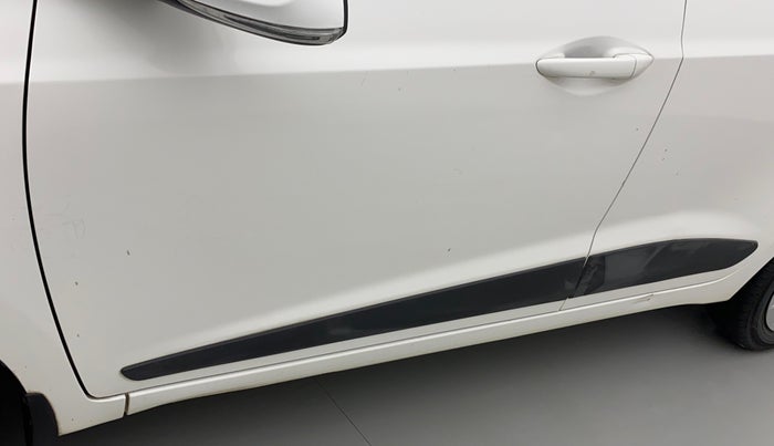 2016 Hyundai Xcent S 1.2, Petrol, Manual, 57,838 km, Front passenger door - Minor scratches