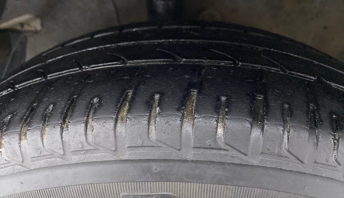 2013 Hyundai i20 MAGNA O 1.2, CNG, Manual, 95,593 km, Left Front Tyre Tread