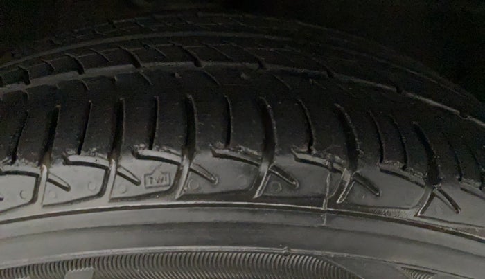 2017 Mahindra KUV 100 NXT K8 P 6 STR, Petrol, Manual, 18,220 km, Left Rear Tyre Tread