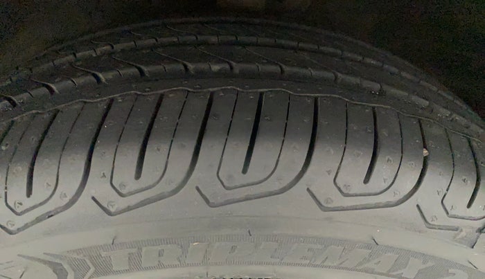2017 Mahindra KUV 100 NXT K8 P 6 STR, Petrol, Manual, 18,220 km, Left Front Tyre Tread