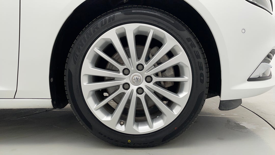 2018 Holden Calais Calais, Automatic, 107430 km, Right Front Wheel