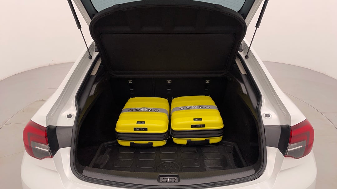 2018 Holden Calais Calais, Automatic, 107430 km, Boot Inside View with Luggage