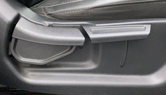 2019 Hyundai VENUE SX 1.0 (O) TURBO, Petrol, Manual, 39,770 km, Driver Side Adjustment Panel