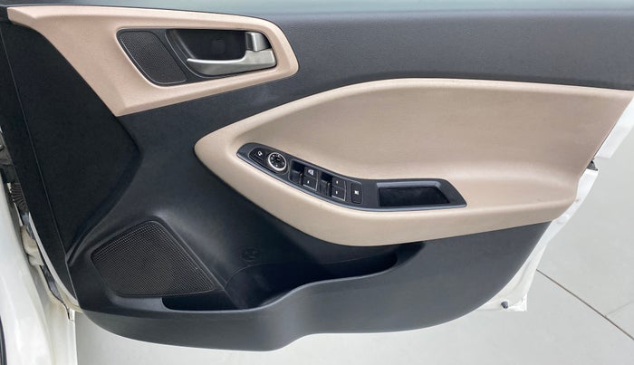 2017 Hyundai Elite i20 SPORTZ 1.2, Petrol, Manual, 40,013 km, Driver Side Door Panels Control