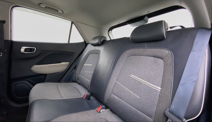 2019 Hyundai VENUE 1.0 SX TURBO GDI DUAL TONE, Petrol, Manual, 26,294 km, Right Side Rear Door Cabin
