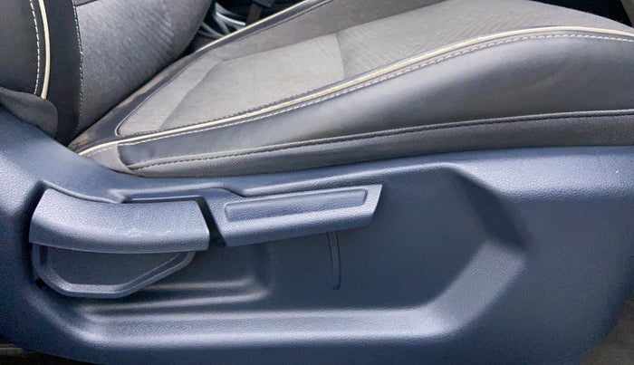 2019 Hyundai VENUE 1.0 SX TURBO GDI DUAL TONE, Petrol, Manual, 26,294 km, Driver Side Adjustment Panel