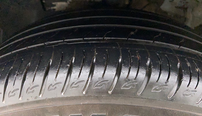 2019 Hyundai VENUE 1.0 SX TURBO GDI DUAL TONE, Petrol, Manual, 26,294 km, Left Front Tyre Tread