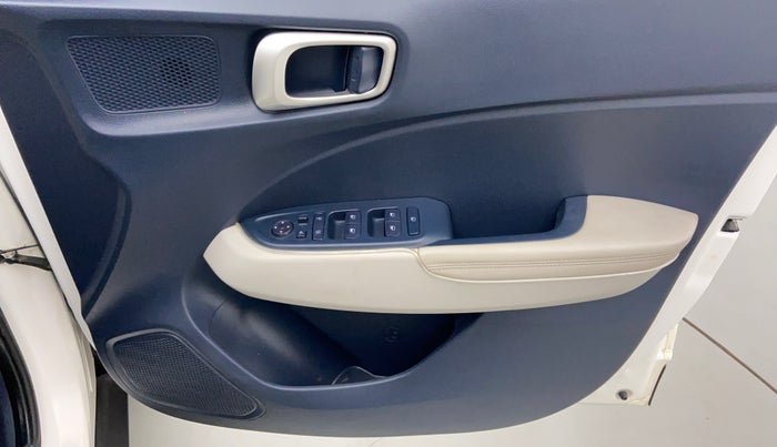 2019 Hyundai VENUE 1.0 SX TURBO GDI DUAL TONE, Petrol, Manual, 26,294 km, Driver Side Door Panels Control