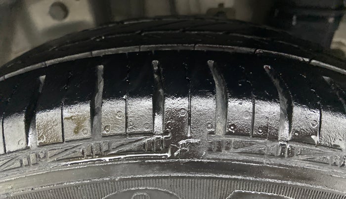 2015 Hyundai Eon MAGNA PLUS, Petrol, Manual, 48,490 km, Left Rear Tyre Tread