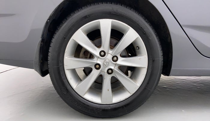 2012 Hyundai Verna FLUIDIC 1.6 SX VTVT, Petrol, Manual, 27,889 km, Right Rear Wheel