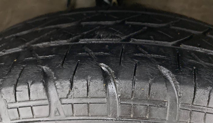 2014 Maruti Ritz VXI, Petrol, Manual, 77,190 km, Right Front Tyre Tread