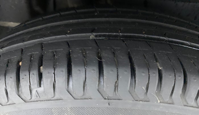 2018 Maruti Dzire VXI, Petrol, Manual, 21,443 km, Right Rear Tyre Tread