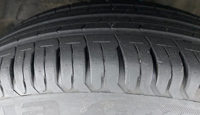 2018 Maruti Dzire VXI, Petrol, Manual, 21,443 km, Left Front Tyre Tread