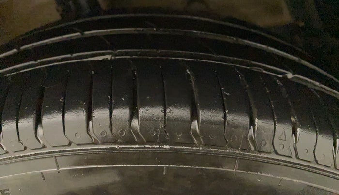 2015 Maruti Ertiga VXI CNG, CNG, Manual, 65,415 km, Left Rear Tyre Tread