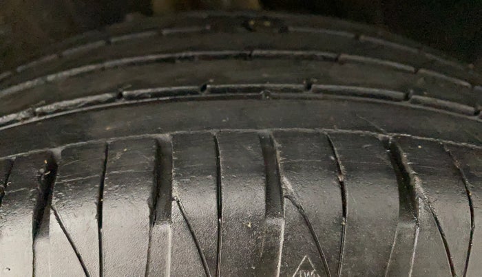 2017 Maruti Vitara Brezza ZDI PLUS, Diesel, Manual, 83,333 km, Left Rear Tyre Tread