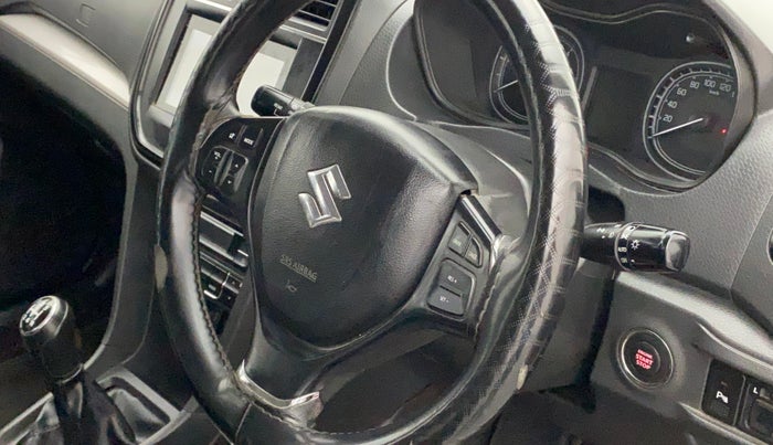 2017 Maruti Vitara Brezza ZDI PLUS, Diesel, Manual, 83,333 km, Steering wheel - Steering cover is minor torn