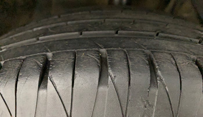 2017 Maruti Vitara Brezza ZDI PLUS, Diesel, Manual, 83,333 km, Right Front Tyre Tread