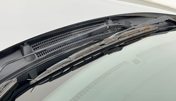 2015 Honda City VX (O) PETROL, Petrol, Manual, 70,944 km, Front windshield - Wiper Blade Broken/Rusted