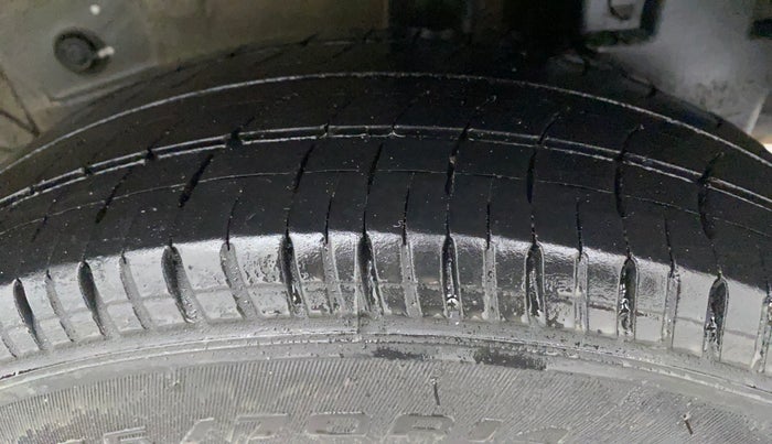 2011 Toyota Etios G, Petrol, Manual, 62,380 km, Left Rear Tyre Tread