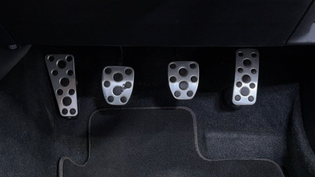 2016 Subaru WRX Premium (AWD), Manual, 137246 km, Pedals and Footmat