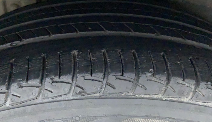 2016 Maruti Ciaz VXI+, Petrol, Manual, 56,282 km, Left Rear Tyre Tread