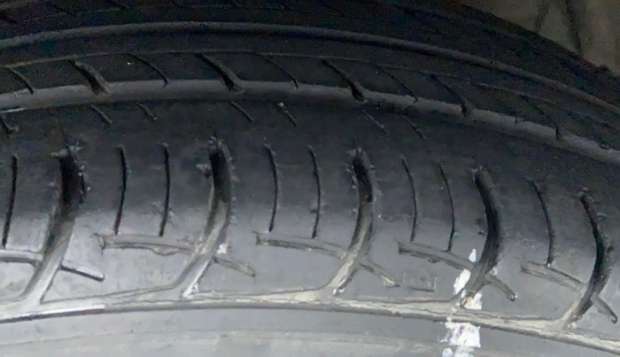 2016 Maruti Ciaz VXI+, Petrol, Manual, 56,282 km, Right Front Tyre Tread