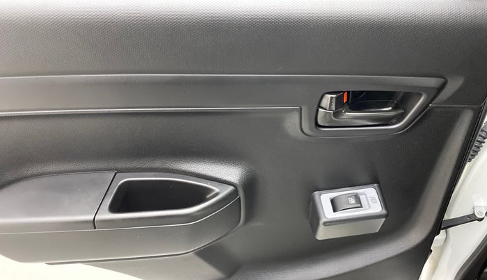 2022 Maruti S PRESSO VXI PLUS, Petrol, Manual, 2,480 km, Left rear window switch / handle - Minor damage