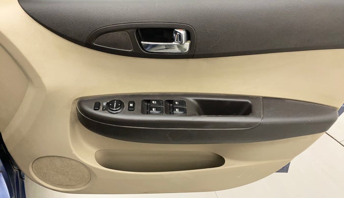 2013 Hyundai i20 ASTA 1.2, Petrol, Manual, 90,368 km, Driver Side Door Panels Control