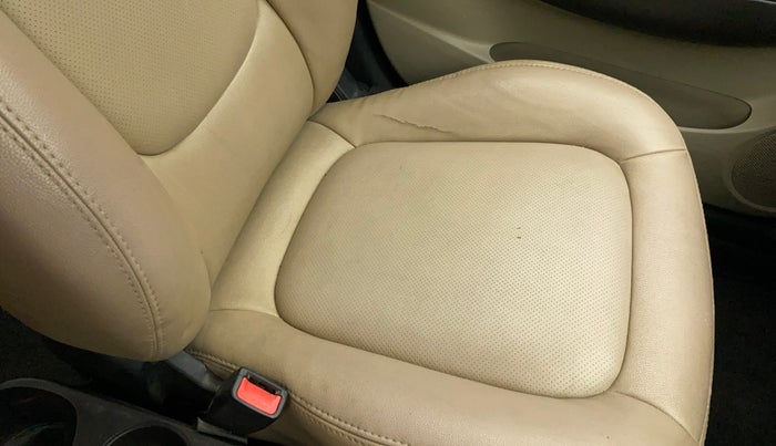 2013 Hyundai i20 ASTA 1.2, Petrol, Manual, 90,368 km, Front left seat (passenger seat) - Cover slightly torn