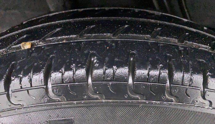2016 Renault Kwid RXT, Petrol, Manual, 46,533 km, Right Rear Tyre Tread