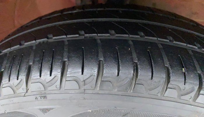 2014 Maruti Wagon R Stingray VXI, Petrol, Manual, 92,013 km, Right Front Tyre Tread