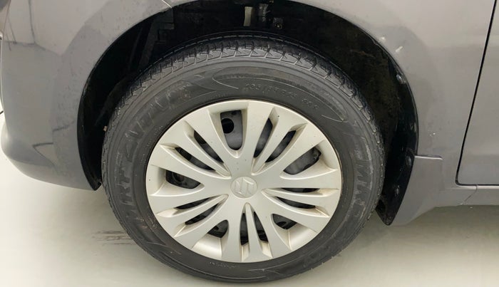 2014 Maruti Ertiga VXI, Petrol, Manual, 41,815 km, Left front tyre - Minor crack