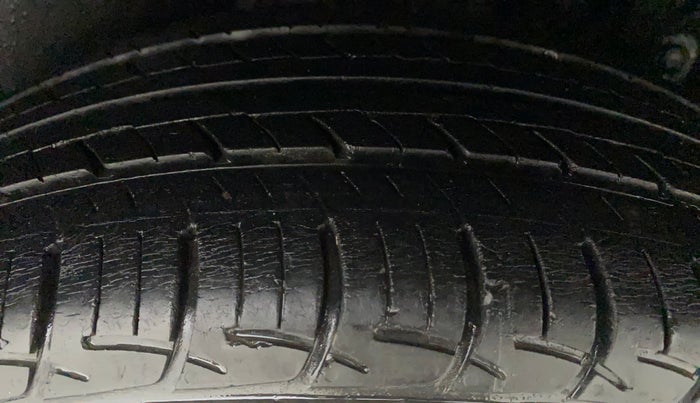 2014 Maruti Ertiga VXI, Petrol, Manual, 41,815 km, Left Rear Tyre Tread
