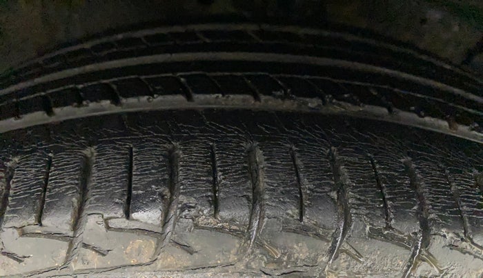 2014 Maruti Ertiga VXI, Petrol, Manual, 41,815 km, Right Front Tyre Tread