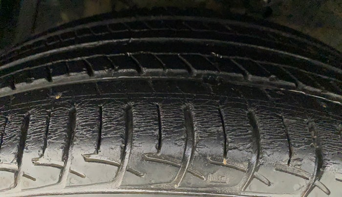 2014 Maruti Ertiga VXI, Petrol, Manual, 41,815 km, Left Front Tyre Tread