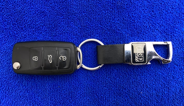 2015 Volkswagen Vento HIGHLINE PETROL, Petrol, Manual, 31,205 km, Key Close Up