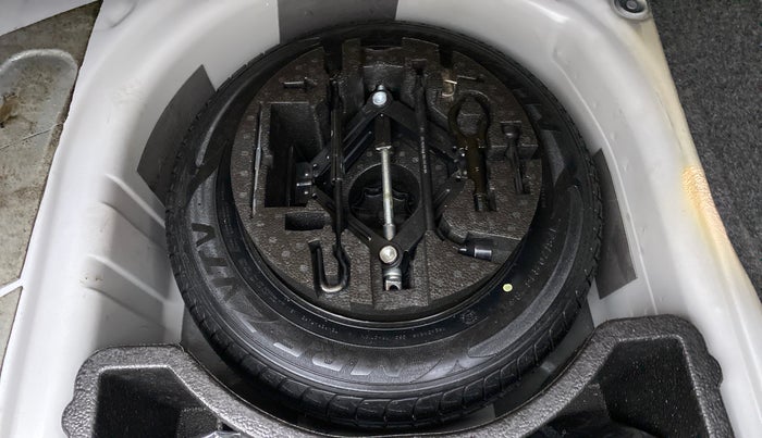 2015 Volkswagen Vento HIGHLINE PETROL, Petrol, Manual, 31,205 km, Spare Tyre