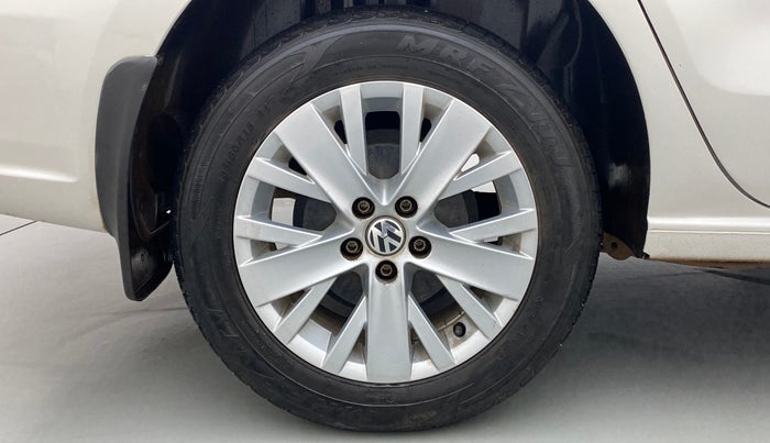 2015 Volkswagen Vento HIGHLINE PETROL, Petrol, Manual, 31,205 km, Right Rear Wheel