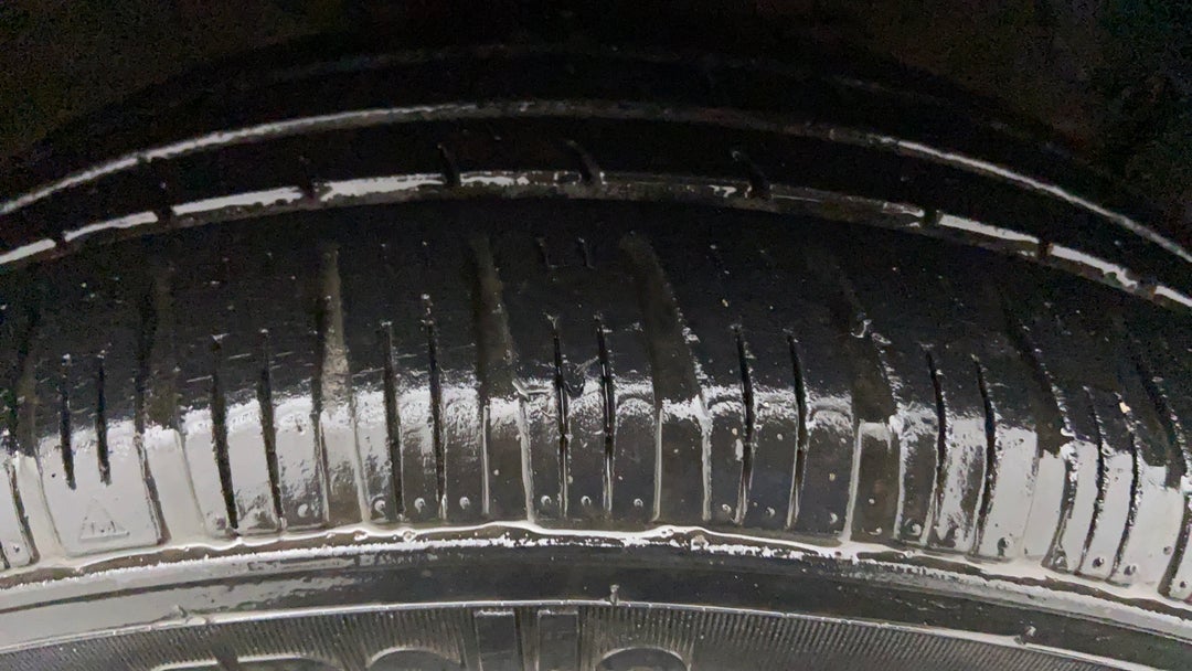 Right Front Tyre Tread