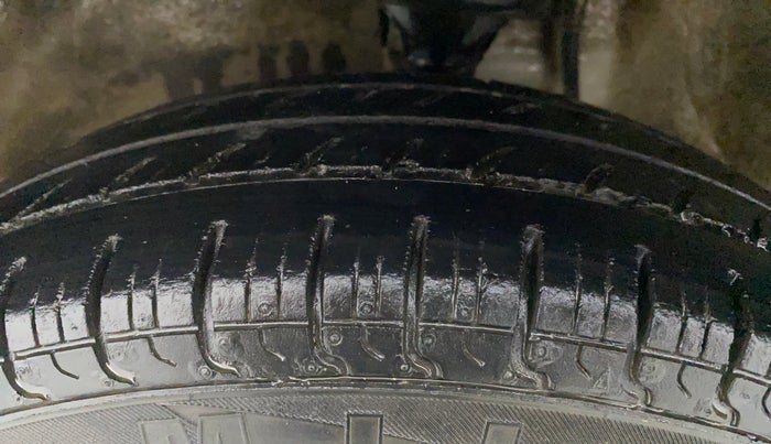 2017 Maruti Alto 800 LXI, Petrol, Manual, 65,339 km, Left Front Tyre Tread
