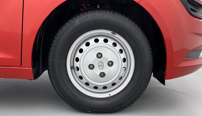 2020 Tata ALTROZ XM 1.2, Petrol, Manual, 5,585 km, Right Front Wheel