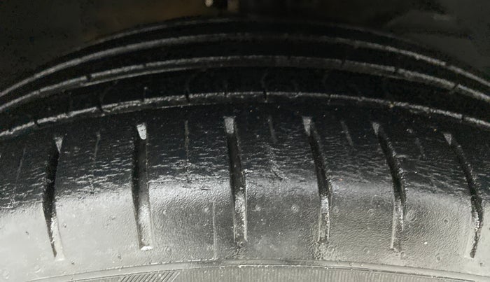 2018 Maruti Baleno ALPHA PETROL 1.2, Petrol, Manual, 32,337 km, Right Front Tyre Tread