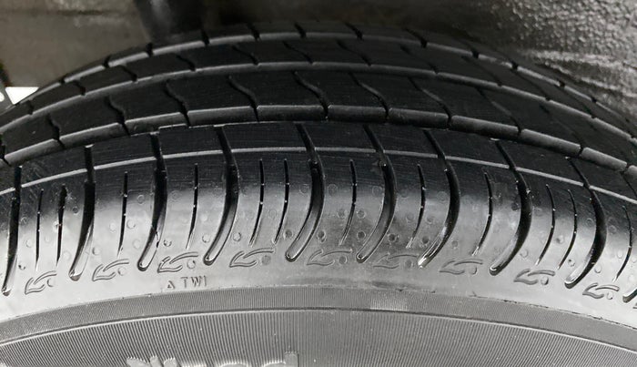2021 Maruti S PRESSO VXI CNG, CNG, Manual, 7,596 km, Right Rear Tyre Tread