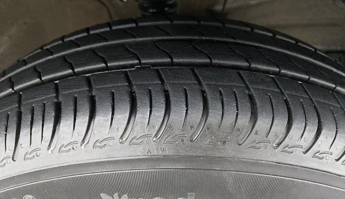 2021 Maruti S PRESSO VXI CNG, CNG, Manual, 7,596 km, Right Front Tyre Tread