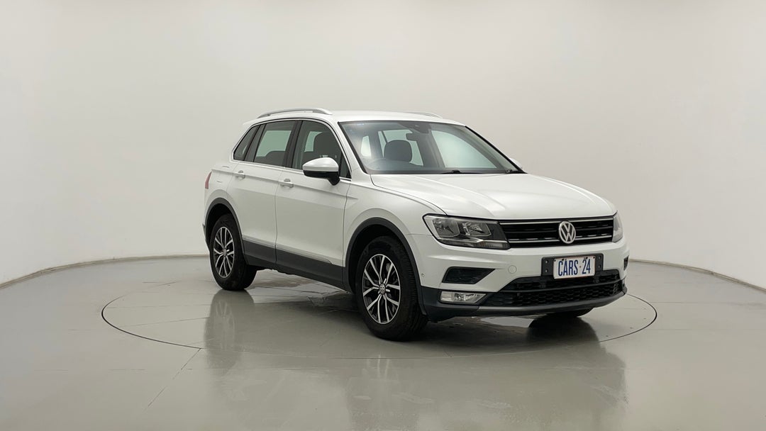 2016 Volkswagen Tiguan 132 Tsi Comfortline, Automatic, 89463 km, Right Front Diagonal (45- Degree) View