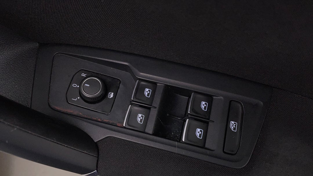 2016 Volkswagen Tiguan 132 Tsi Comfortline, Automatic, 89463 km, Drivers Side Door Panel Controls