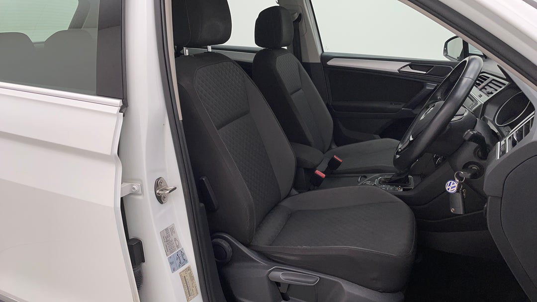 2016 Volkswagen Tiguan 132 Tsi Comfortline, Automatic, 89463 km, Right Side Front Door Cabin View