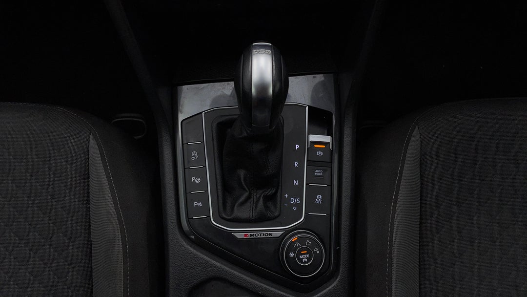 2016 Volkswagen Tiguan 132 Tsi Comfortline, Automatic, 89463 km, Gear Lever 