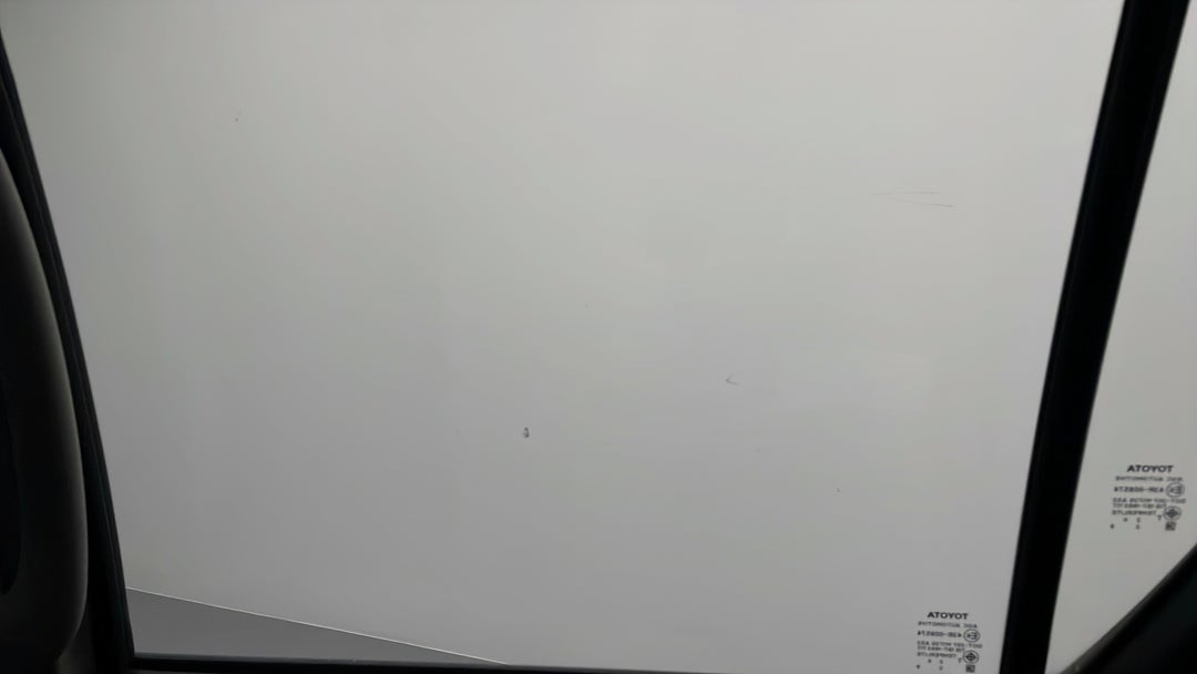 2016 Toyota Hilux Sr (4x4), Manual, 125408 km, Window Glass Rear RHS Tinting Scratched