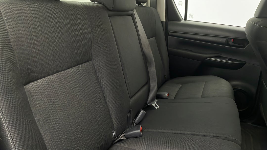 2016 Toyota Hilux Sr (4x4), Manual, 125408 km, Right Side Rear Door Cabin View